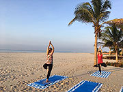 Morgendliches Yoga am Strand  (©Foto: Anke Sieker)